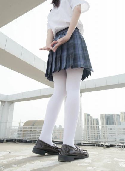 亚洲欧美综合人成野草_BD英语HD高清在线观看