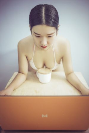 国产在线精品国自产拍_720高清在线