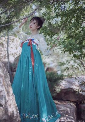 免费大尺度吃奶摸下视频_1080电影完整版